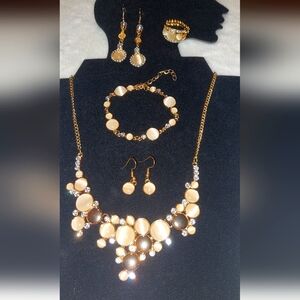 5pc Goldtone and Cream Cats Eye Jewelry Set Nwot BEAUTIFUL 16 Inch Plus 2in Ext